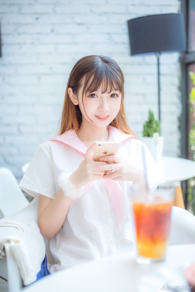 “结阵！”陈到眼见对方悍然动手，只能无奈的迎战，只是陆地上训练有素的军队，此刻在水中，面对敌军的冲击却显得有些混乱不堪，甚至在对方的猛冲撞过来之前，连一个简单的阵型都无法完成。